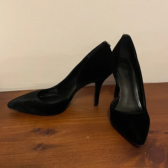 MICHAEL Michael Kors Black Heels - Picture 2 of 6
